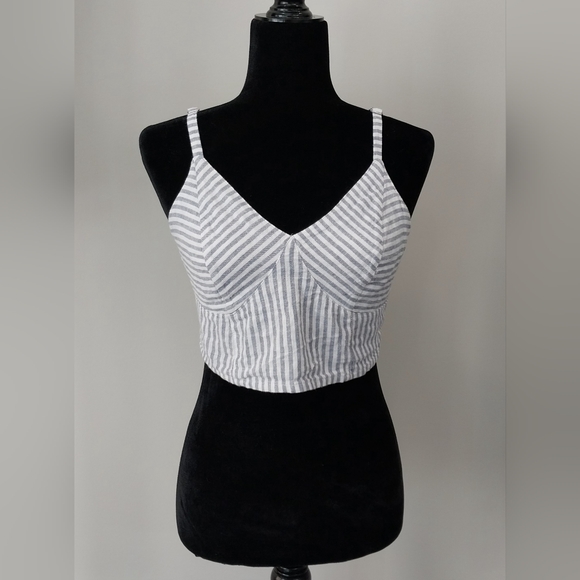 Universal Thread | Tops | Universal Thread Crop Top Adjustable Straps ...